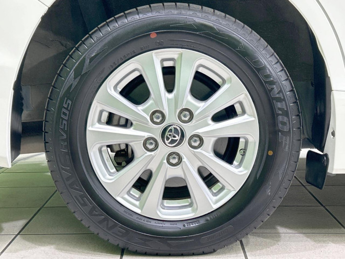 2017 Toyota Noah DAA-ZWR80G (UW-6a2f6d98dd458)[14]