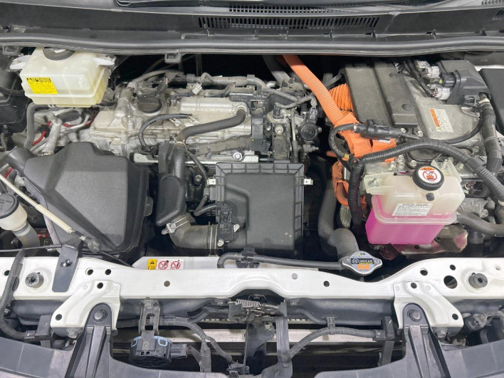 2017 Toyota Noah DAA-ZWR80G (UW-6a2f6d98dd458)[4]