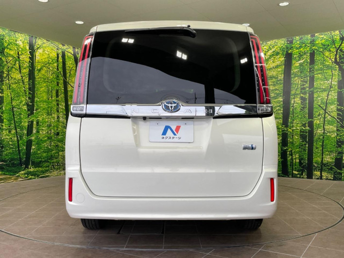 2020 Toyota Noah DAA-ZWR80G (UW-6a2f6d9a9f43f)[17]