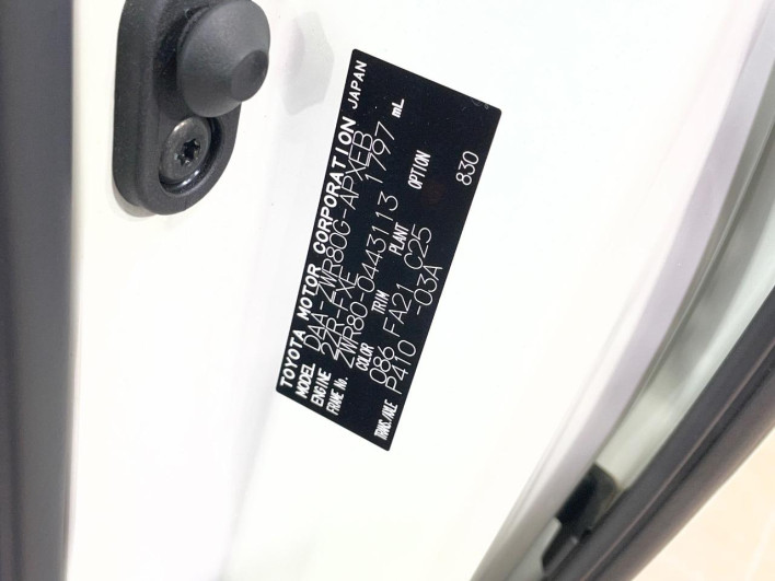 2020 Toyota Noah DAA-ZWR80G (UW-6a2f6d9a9f43f)[1]