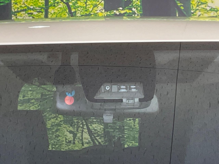 2020 Toyota Noah DAA-ZWR80G (UW-6a2f6d9a9f43f)[11]
