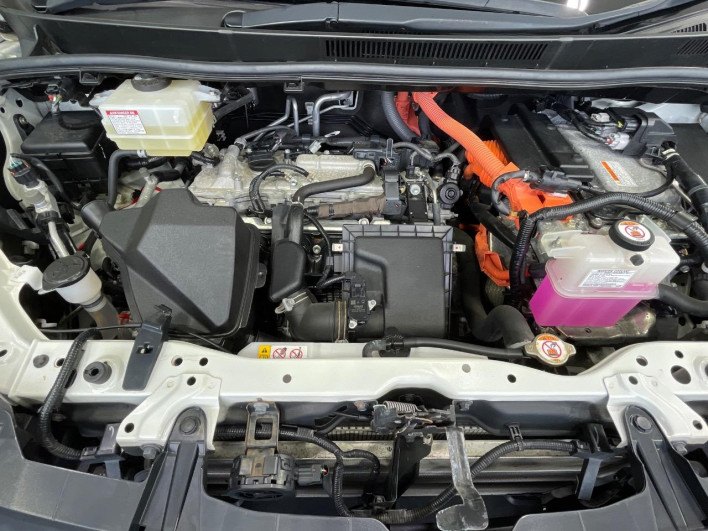 2020 Toyota Noah DAA-ZWR80G (UW-6a2f6d9a9f43f)[12]