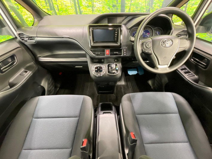 2020 Toyota Noah DAA-ZWR80G (UW-6a2f6d9a9f43f)[28]