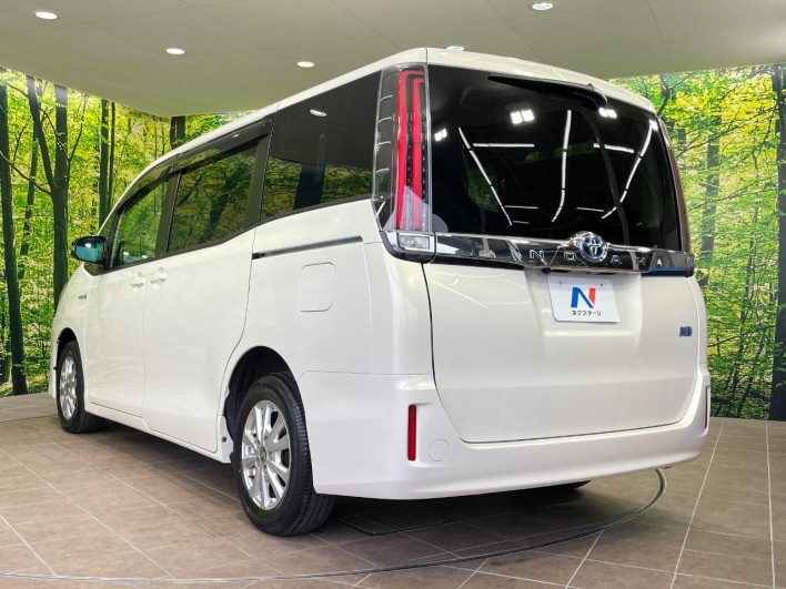 2020 Toyota Noah DAA-ZWR80G (UW-6a2f6d9a9f43f)[16]