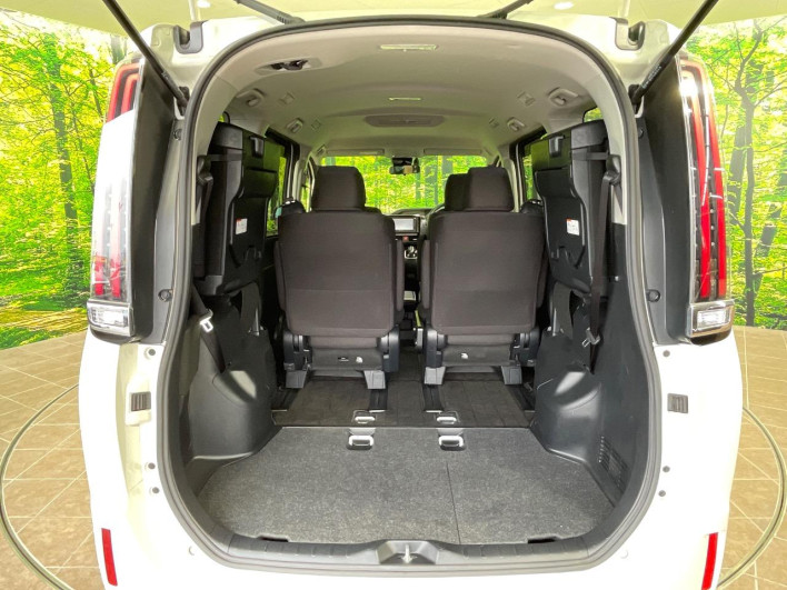 2020 Toyota Noah DAA-ZWR80G (UW-6a2f6d9a9f43f)[18]