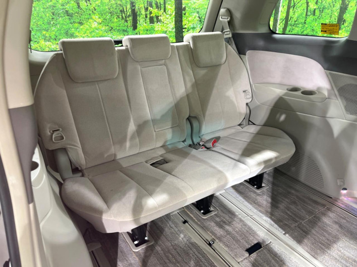 2007 Toyota Estima DBA-ACR50W (UW-6a30bd598b1ff)[15]