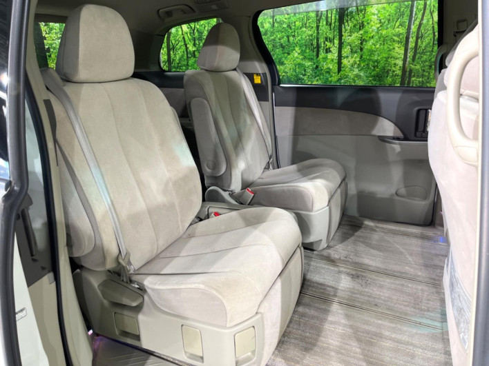 2007 Toyota Estima DBA-ACR50W (UW-6a30bd598b1ff)[10]