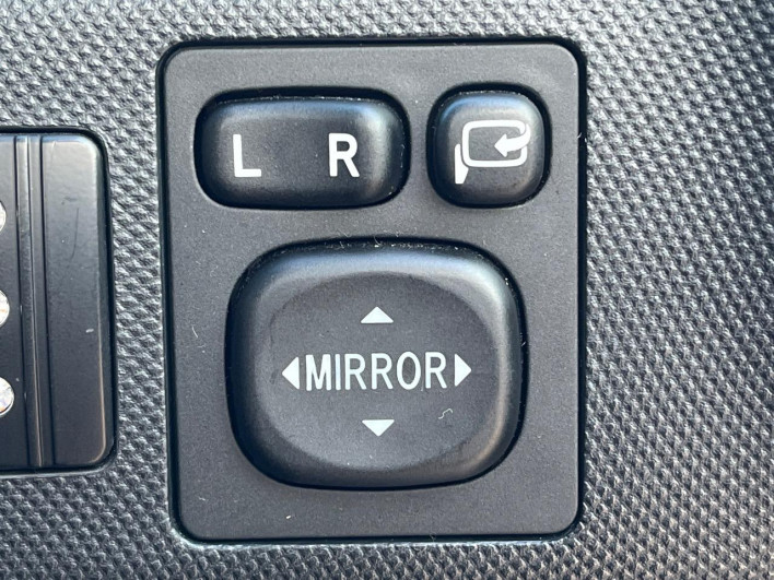 2012 Toyota Estima DBA-ACR50W (UW-6a30bd5a4b868)[28]