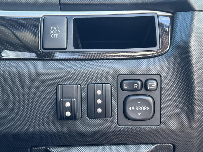 2012 Toyota Estima DBA-ACR50W (UW-6a30bd5a4b868)[27]