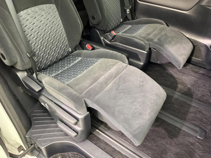 2016 Toyota Vellfire DBA-AGH30W (UW-6a30bd5cf0f6d)[24]