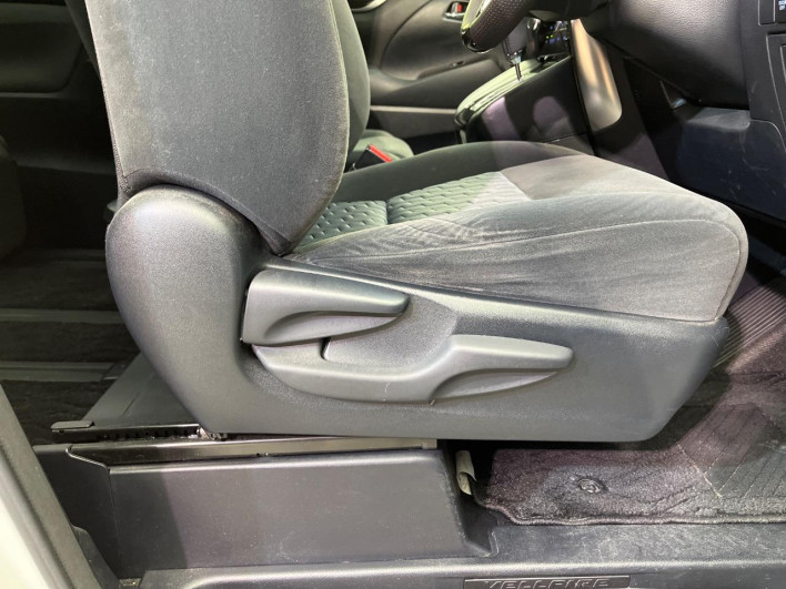 2016 Toyota Vellfire DBA-AGH30W (UW-6a30bd5cf0f6d)[18]