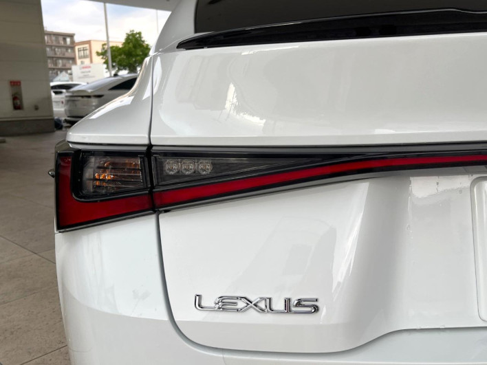 2021 Lexus IS 6AA-AVE30 (UW-6a30bd749371a)[12]