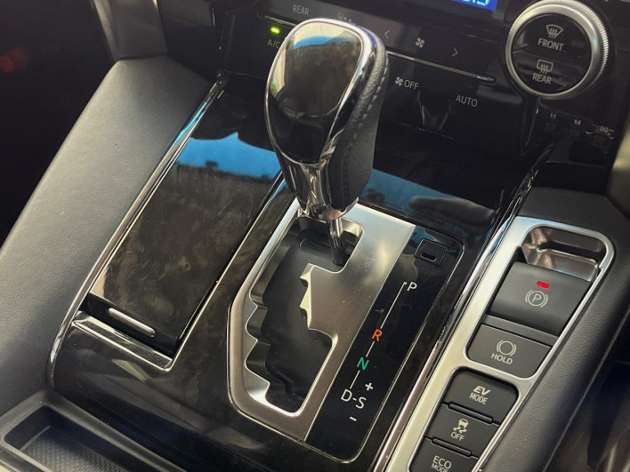 2016 Toyota Alphard Hybrid DAA-AYH30W (UW-6a30bd8588de1)[23]