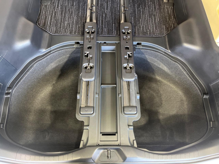 2017 Toyota Alphard Hybrid DAA-AYH30W (UW-6a30bd8597cea)[25]