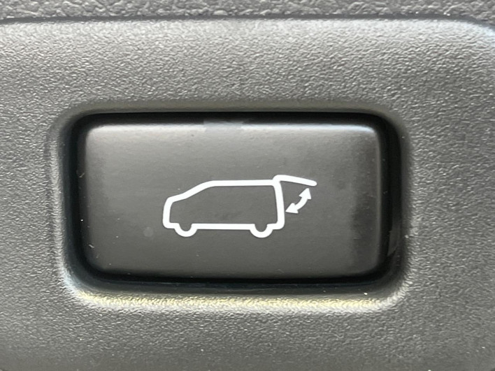 2017 Toyota Alphard Hybrid DAA-AYH30W (UW-6a30bd8597cea)[26]