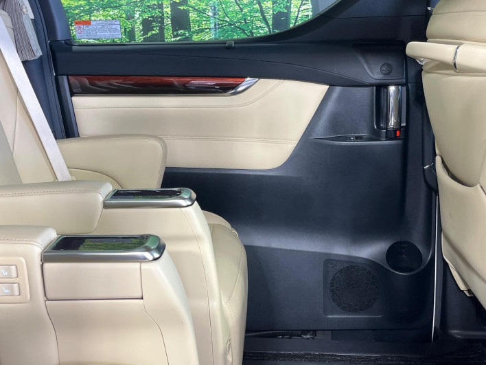2017 Toyota Alphard Hybrid DAA-AYH30W (UW-6a30bd8597cea)[13]