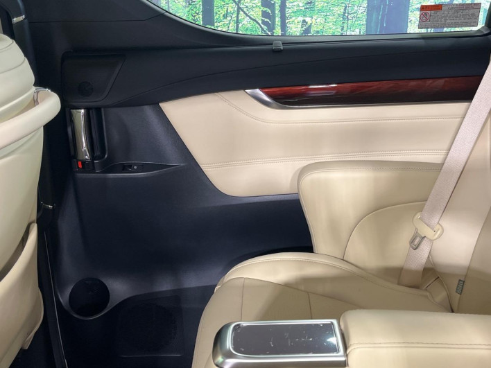 2017 Toyota Alphard Hybrid DAA-AYH30W (UW-6a30bd8597cea)[18]