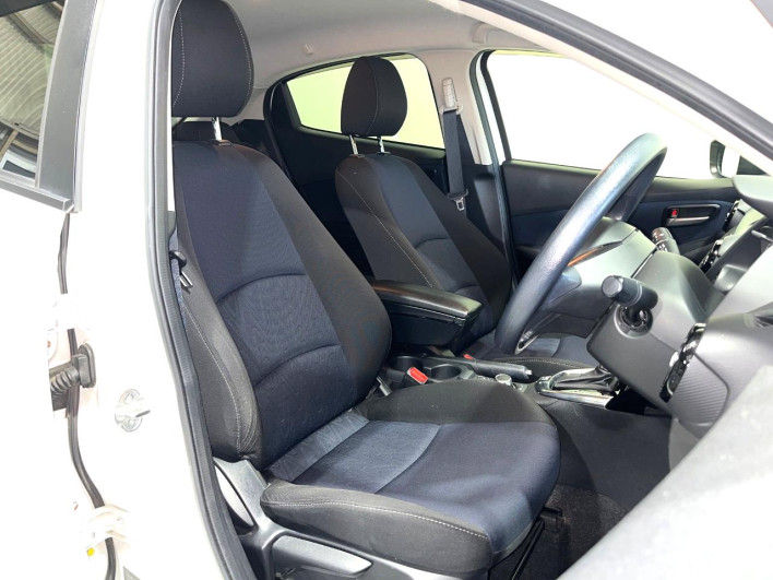 2015 Mazda Demio DBA-DJ3FS (UW-6a30bdbb2690e)[19]
