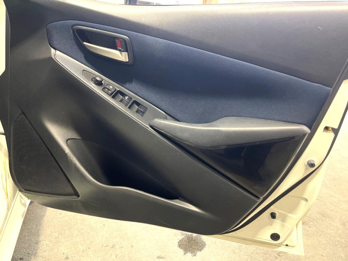 2015 Mazda Demio DBA-DJ3FS (UW-6a30bdbb2690e)[22]