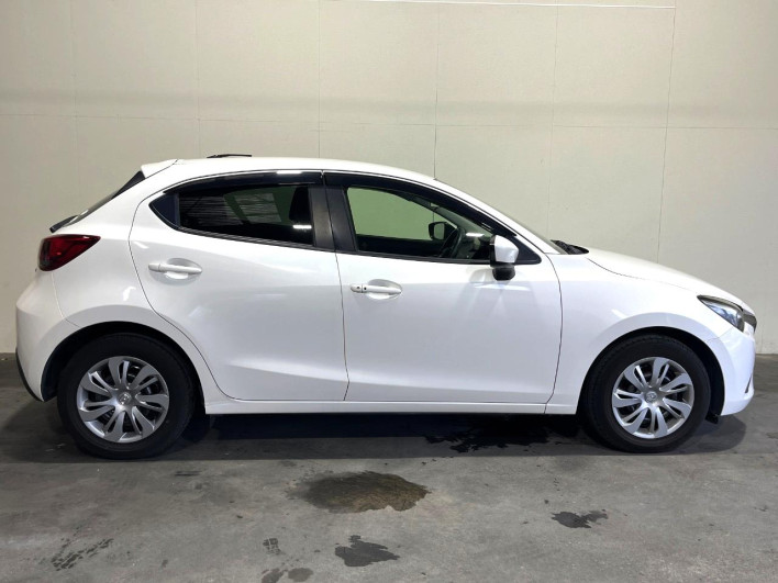 2015 Mazda Demio DBA-DJ3FS (UW-6a30bdbb2690e)[18]