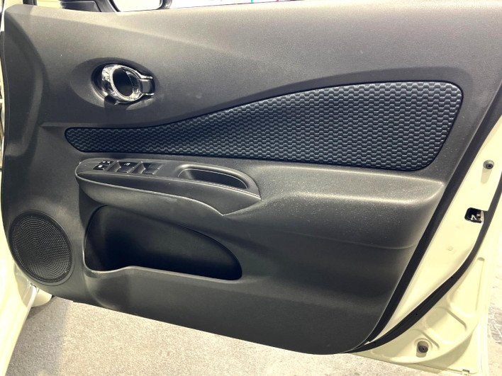 2015 Nissan Note DBA-E12 (UW-6a30bdc35d3c0)[23]