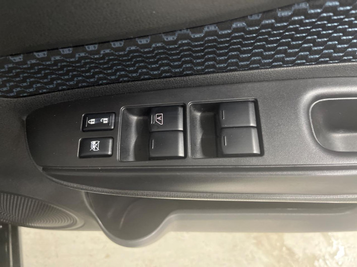 2015 Nissan Note DBA-E12 (UW-6a30bdc3b3988)[19]