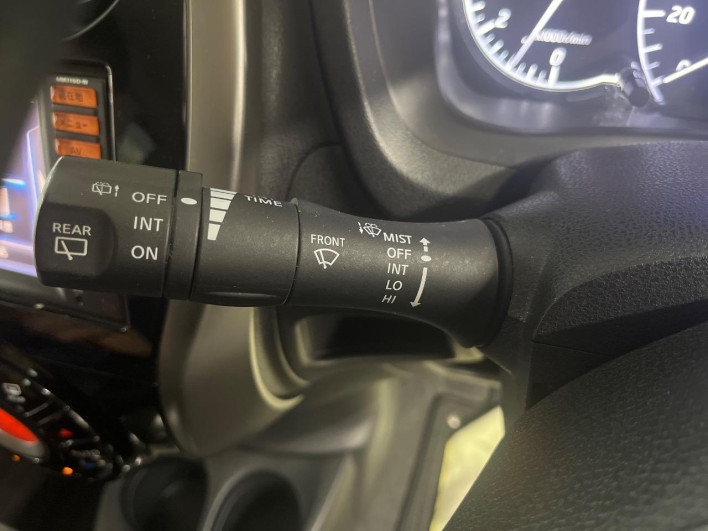 2015 Nissan Note DBA-E12 (UW-6a30bdc3b3988)[26]