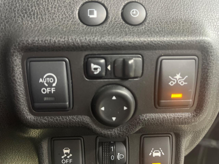 2015 Nissan Note DBA-E12 (UW-6a30bdc3b3988)[20]