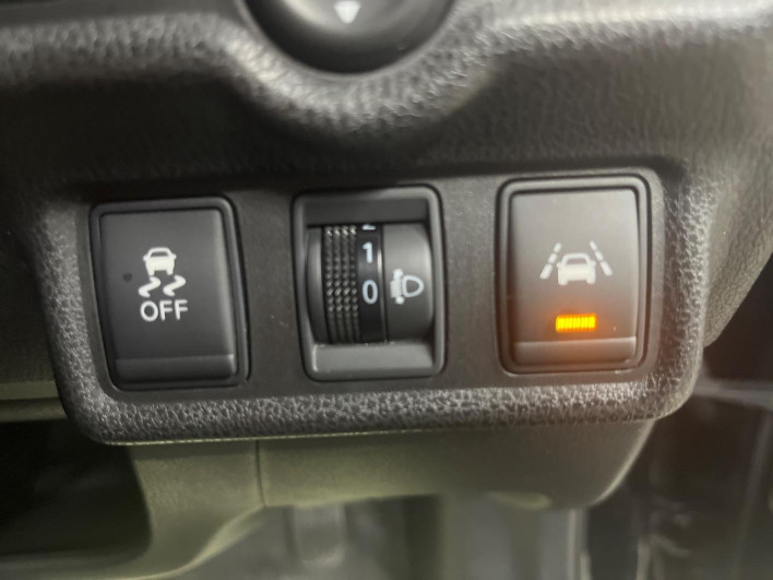 2015 Nissan Note DBA-E12 (UW-6a30bdc3b3988)[21]