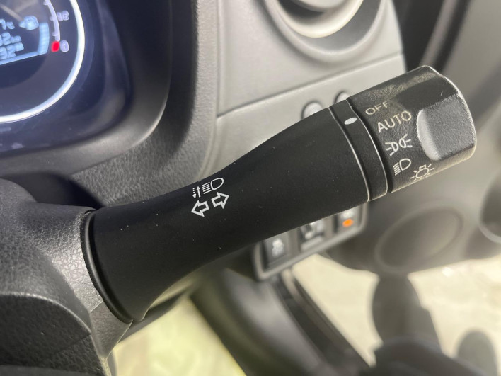 2015 Nissan Note DBA-E12 (UW-6a30bdc3b3988)[25]