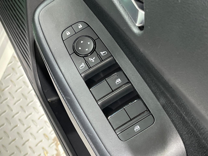 2021 Nissan Note 6AA-E13 (UW-6a30bdc7101b1)[21]