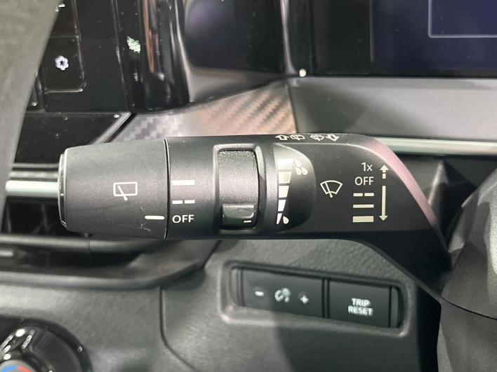 2021 Nissan Note 6AA-E13 (UW-6a30bdc7101b1)[11]