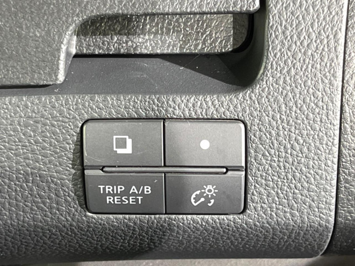 2012 Nissan Serena DBA-FC26 (UW-6a30bdc972225)[9]