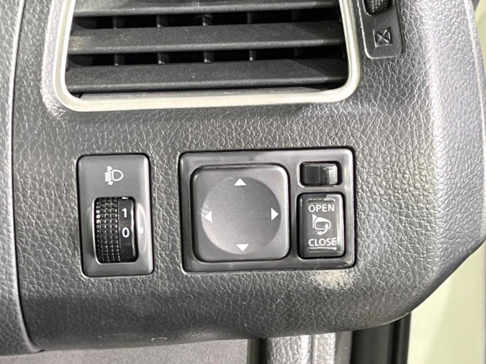 2012 Nissan Serena DBA-FC26 (UW-6a30bdc972225)[19]