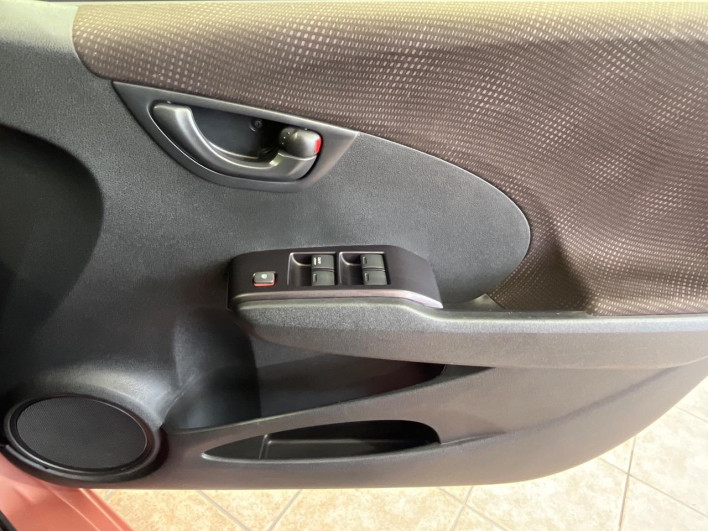 2013 Honda Fit DBA-GE6 (UW-6a30bdd982892)[22]