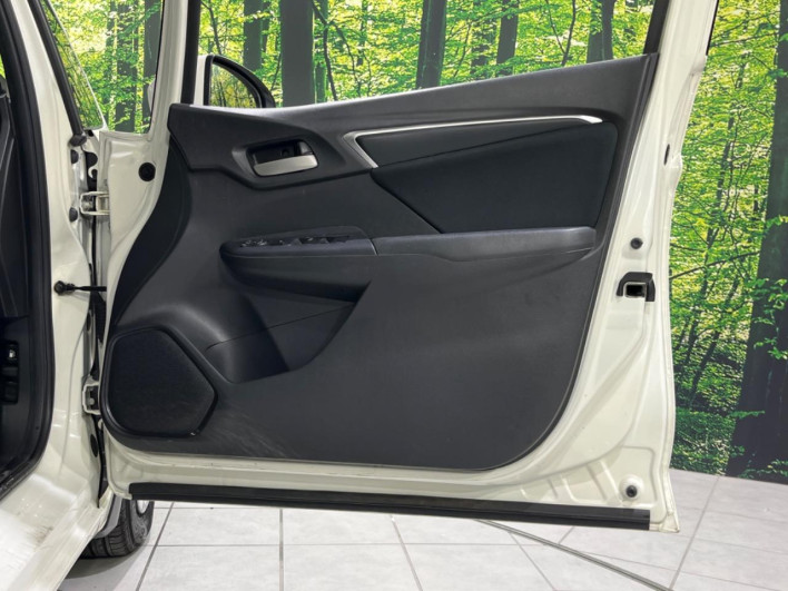 2013 Honda Fit DBA-GK3 (UW-6a30bde308633)[24]