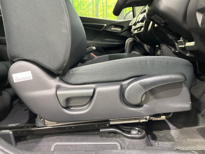 2013 Honda Fit DBA-GK3 (UW-6a30bde308633)[26]