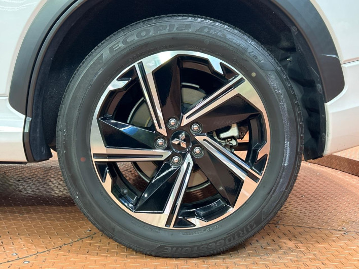 2022 Mitsubishi Eclipse Cross PHEV 5LA-GL3W (UW-6a30bde386a92)[13]