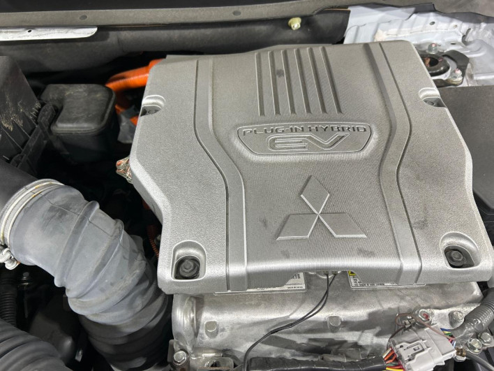 2022 Mitsubishi Eclipse Cross PHEV 5LA-GL3W (UW-6a30bde386a92)[9]