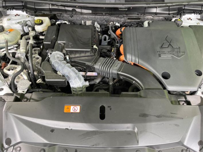 2022 Mitsubishi OUTLANDER PHEV 5LA-GN0W (UW-6a30bde52748f)[7]