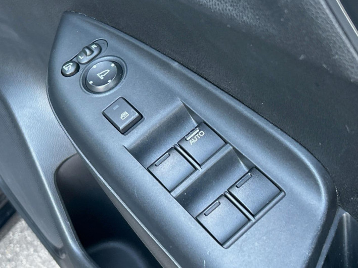 2015 Honda Fit Hybrid DAA-GP5 (UW-6a30bde84a8c7)[21]