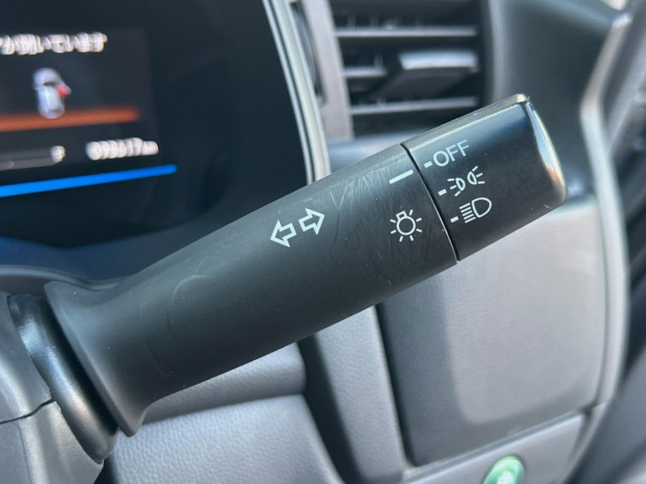 2015 Honda Fit Hybrid DAA-GP5 (UW-6a30bde84a8c7)[26]