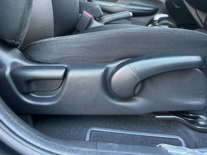 2015 Honda Fit Hybrid DAA-GP5 (UW-6a30bde84a8c7)[22]
