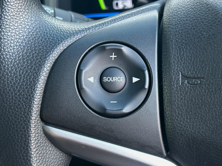 2015 Honda Fit Hybrid DAA-GP5 (UW-6a30bde84a8c7)[25]
