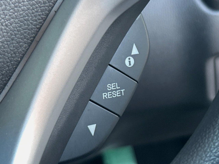 2015 Honda Fit Hybrid DAA-GP5 (UW-6a30bde84a8c7)[24]