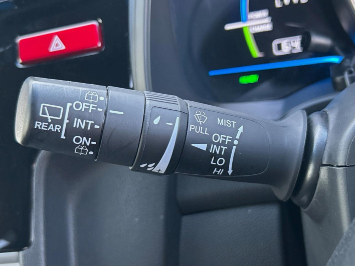 2015 Honda Fit Hybrid DAA-GP5 (UW-6a30bde84a8c7)[27]