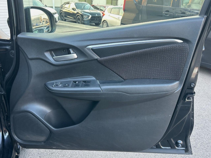 2015 Honda Fit Hybrid DAA-GP5 (UW-6a30bde84a8c7)[20]