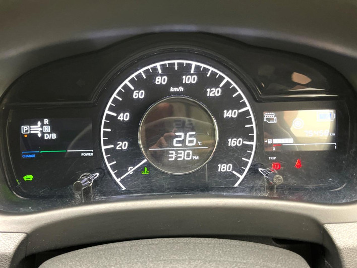 2017 Nissan Note DAA-HE12 (UW-6a30bdfeaf988)[12]