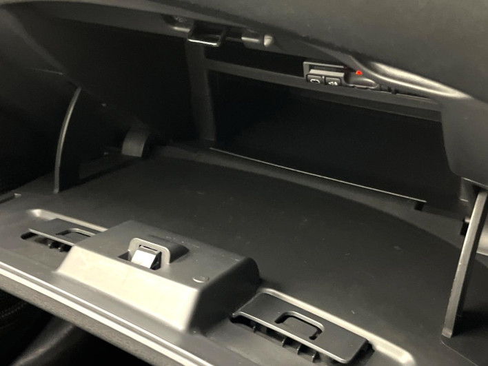 2017 Nissan Note DAA-HE12 (UW-6a30bdfeaf988)[20]