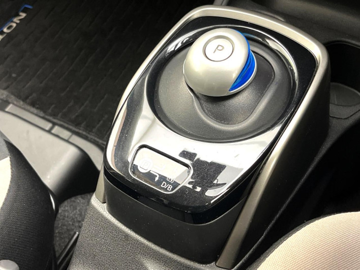 2017 Nissan Note DAA-HE12 (UW-6a30bdfeaf988)[18]